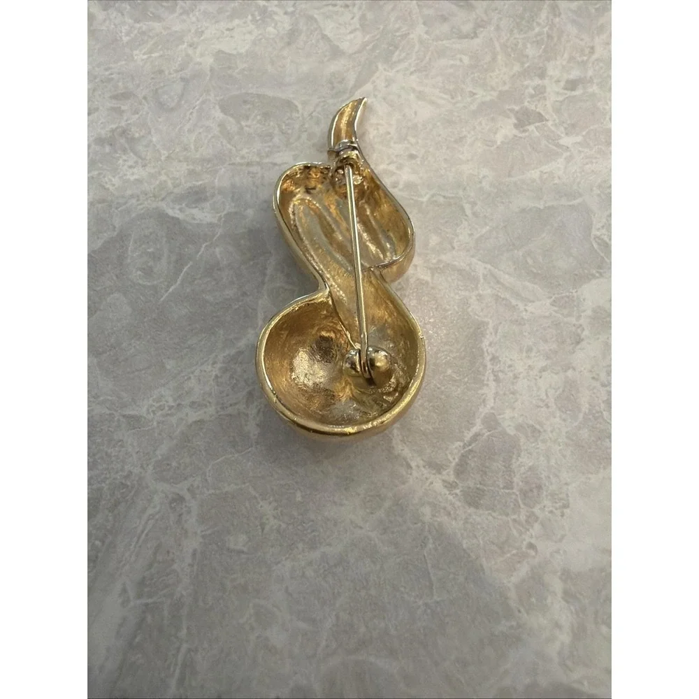 1980S Gold Tone Vintage Brooch with an abstract modernist swirl shape